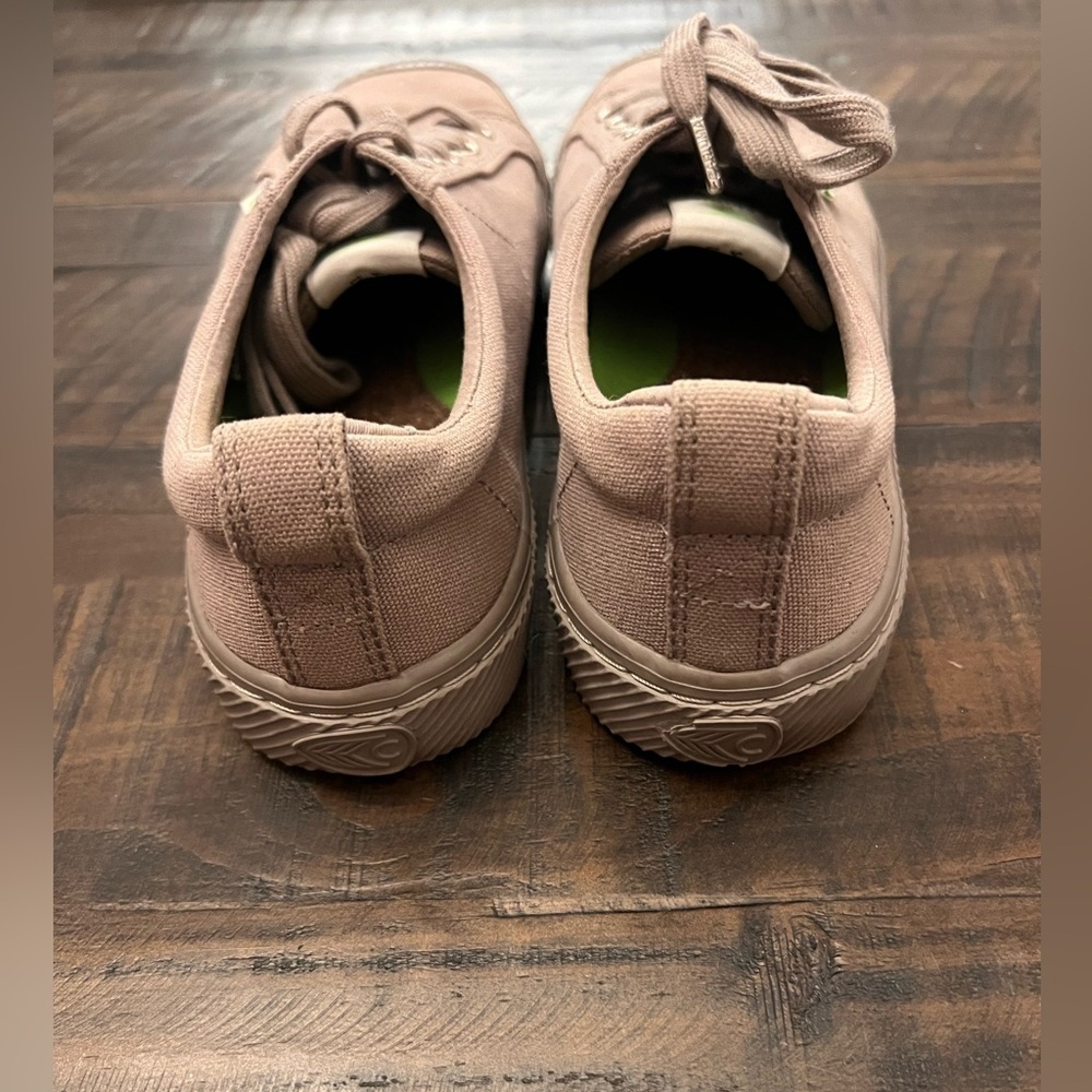 Cariuma OCA Low Canvas Sneakers Taupe Sustainable Comfort Women’s Size 7 - Picture 4 of 9